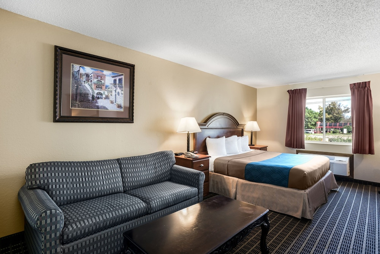 Bedroom 4, Rodeway Inn Cedar Rapids, Linn