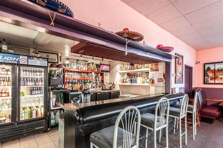 Food & Drinks 5, Colby Inn and Suites, Thomas