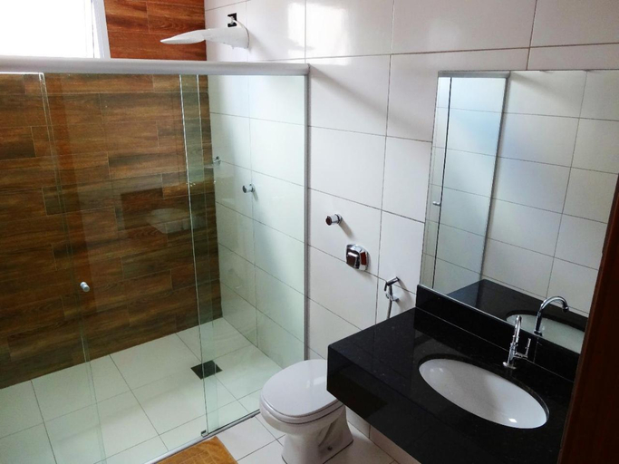 Bathroom 5, Hotel Monte Carlo Uberlandia, Uberlândia