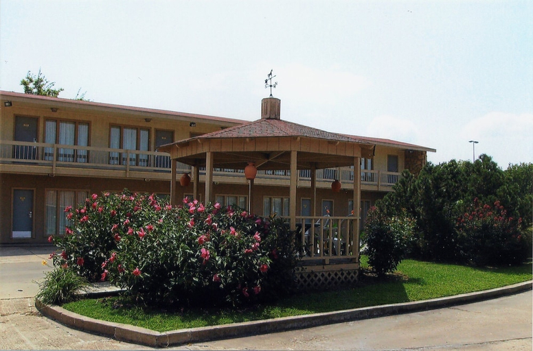 Exterior & Views, Will Rogers Inn, Rogers