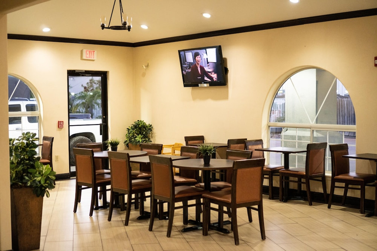 Food & Drinks 5, Rodeway Inn & Suites Corpus Christi Northwest, Nueces