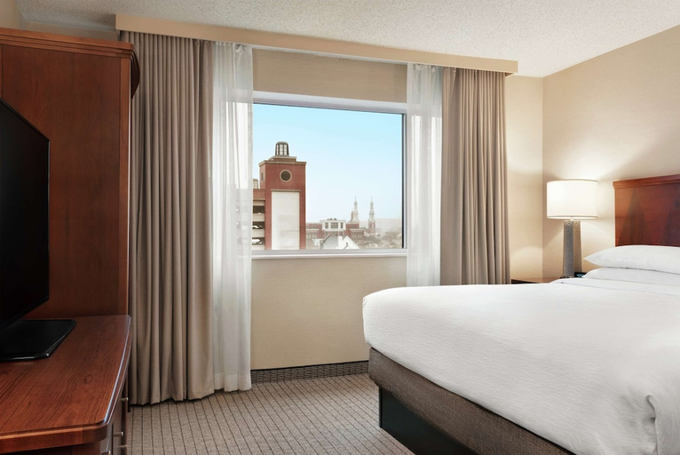 Bedroom 3, Embassy Suites by Hilton Cincinnati RiverCenter, Kenton