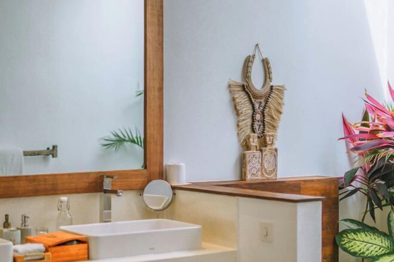 Bathroom 14