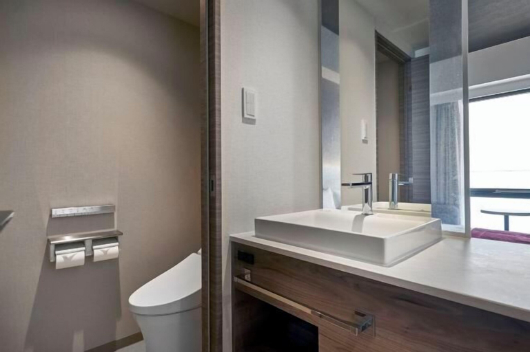 Bathroom 10