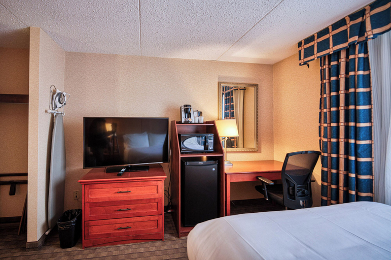 Bedroom 2, Quality Inn & Conference Centre Calgary - Macleod Trail, Division No. 6
