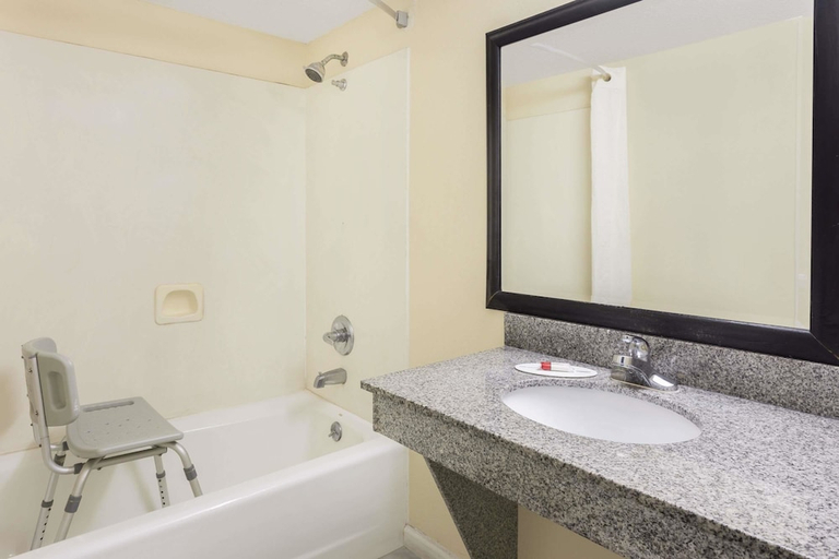Bathroom 4, Super 8 by Wyndham Decatur/Lithonia/Atl Area, DeKalb