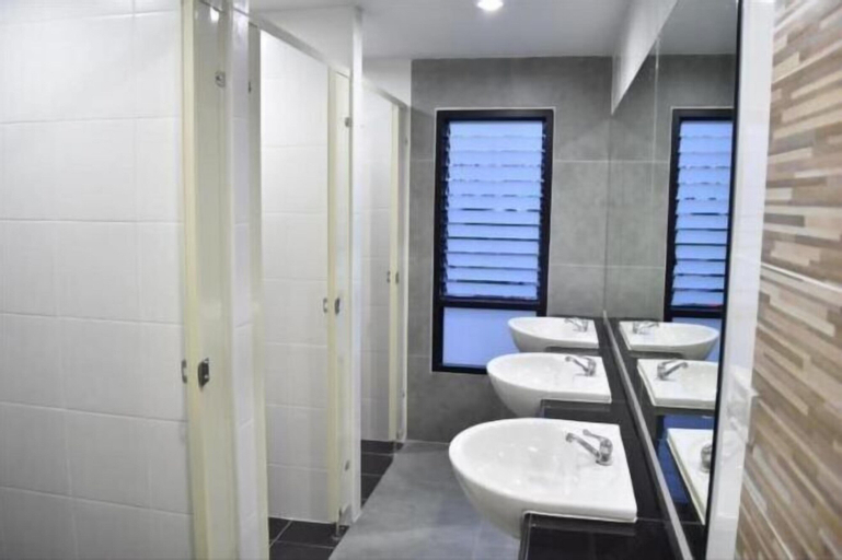 Bathroom 11