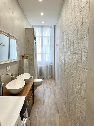 Bathroom 2, Appartement d exception 100m2 avec Parking - Centre historique, Savoie
