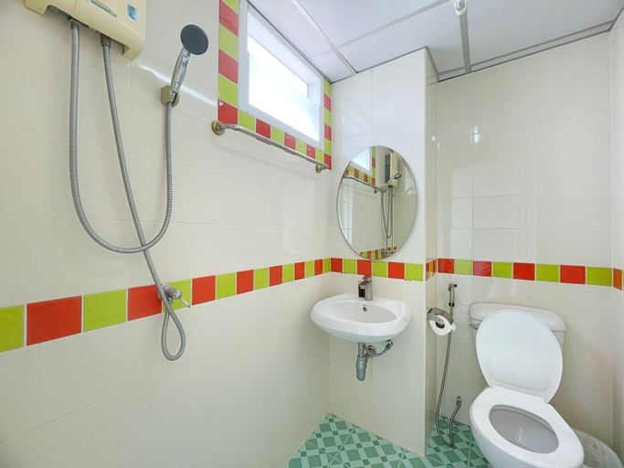 Bathroom 4, Nicha Residence Hotel, Din Dang