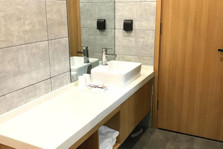 Bathroom 2, Xinyue Business Hotel, Yan'an
