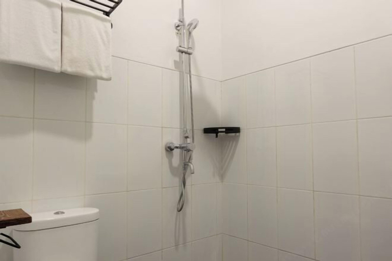 Bathroom 17