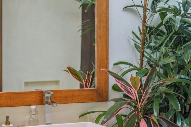 Bathroom 20