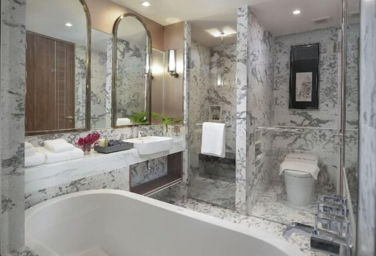 Bathroom 10