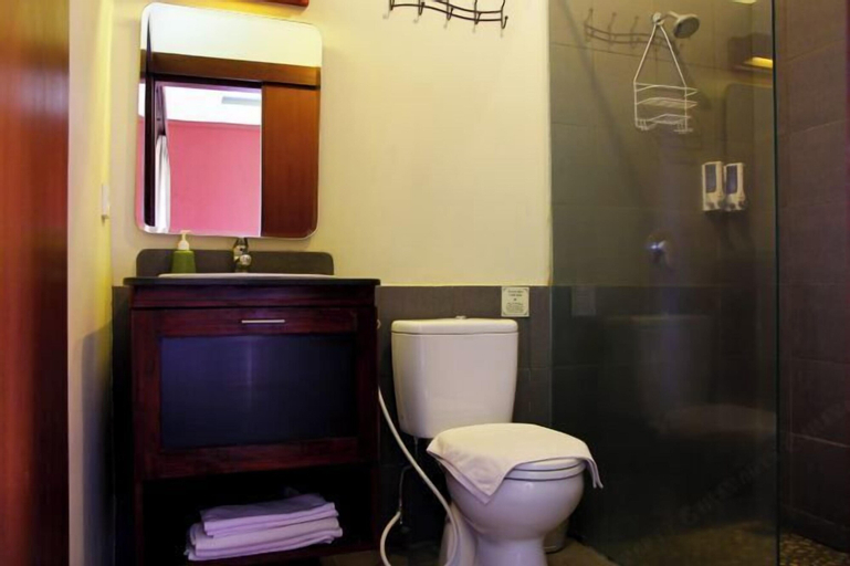 Bathroom 23