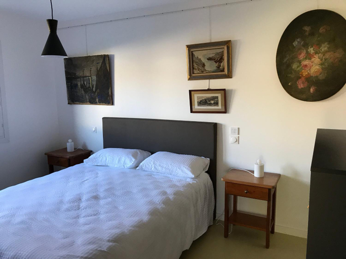 Bedroom 1, Maison calme a Chartres avec terrasse et jardin, adaptee PMR - FR-1-581-97, Eure-et-Loir