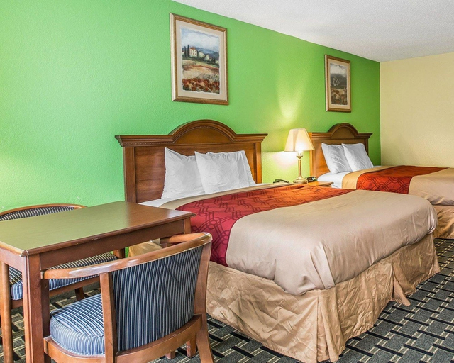 Bedroom 5, Travelers Inn Douglas By OYO US-441, Coffee