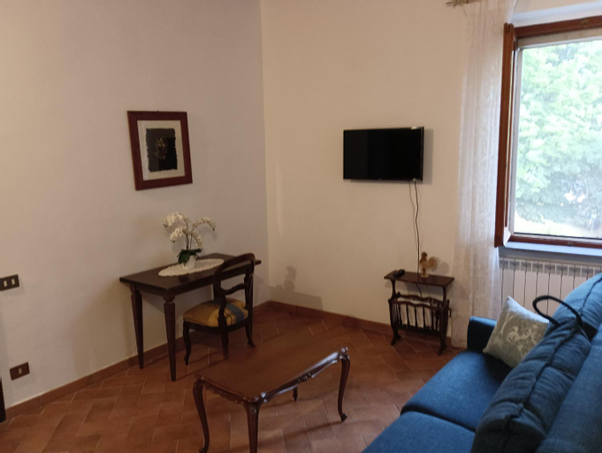 Others 5, Elena's, Terni