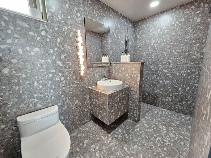 Bathroom 4