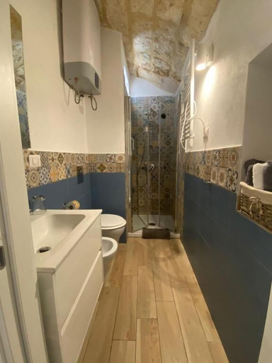 Bathroom, Bari LandLord 31, Bari