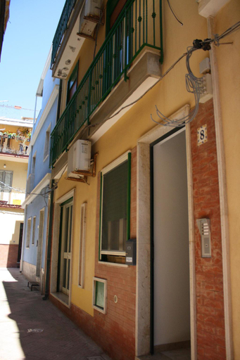 Others 5, Essenze di Sicilia Apartment, Messina