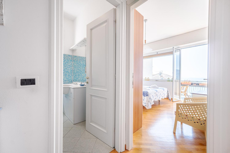 Bedroom 2, Aurelia Panoramic Seaside Apartment, Genova