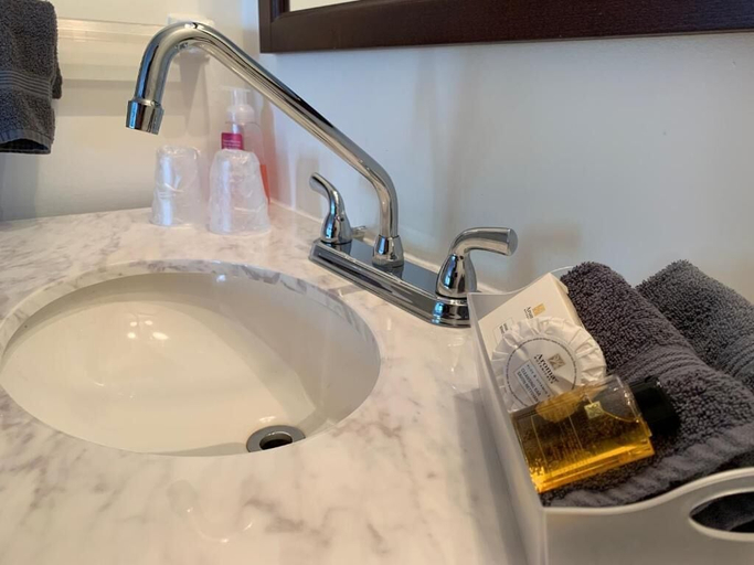 Bathroom 4, Motel Giffard, Communauté-Urbaine-de-Québec
