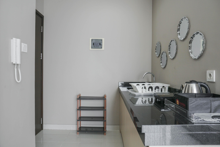 Others 4, Chic and Cozy Studio Apartment at Ciputra International By Travelio, West Jakarta
