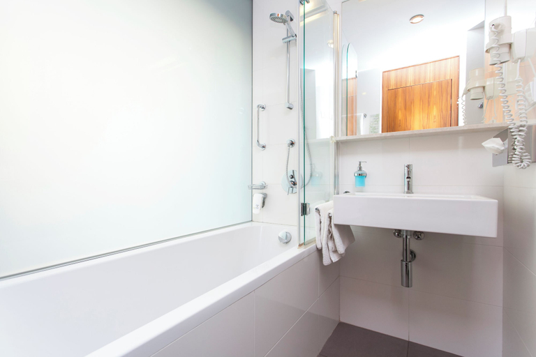 Bathroom 4, Hotel Carol, Praha 8