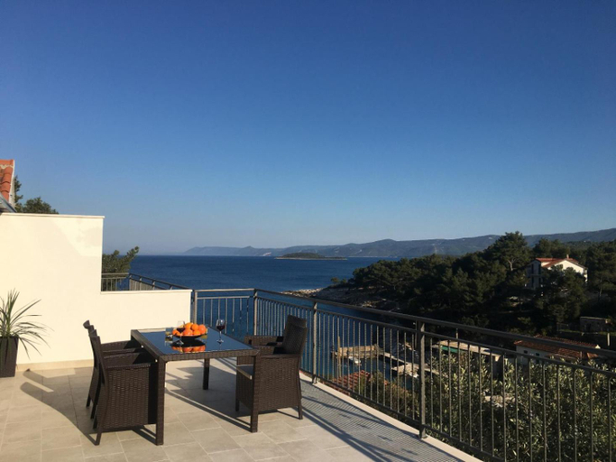 Others 3, Holiday Hvar, Stari Grad