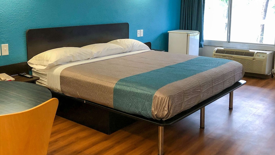 Bedroom 3, Motel 6 Daytona Beach, FL - Speedway, Volusia