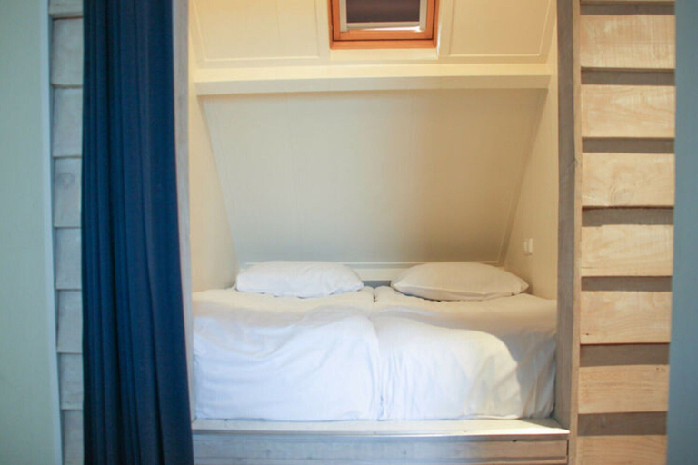 Room 3, Spacious Farmhouse with Barbecue near Veluwe, Barneveld