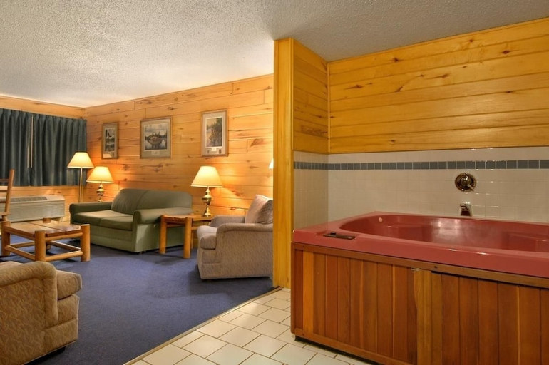 Bathroom, Baymont by Wyndham Proctor, Saint Louis