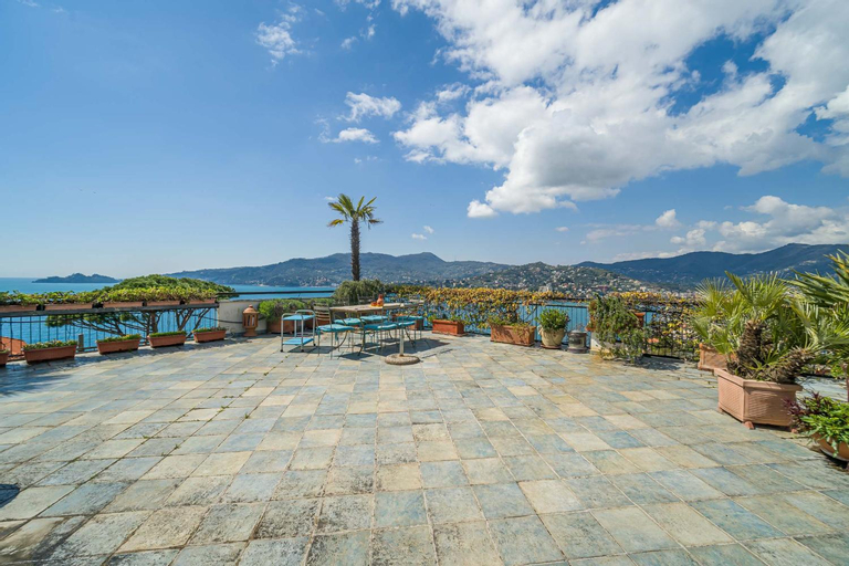 Others 5, Aurelia Panoramic Seaside Apartment, Genova