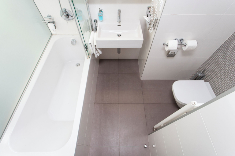 Bathroom 4, Hotel Carol, Praha 8
