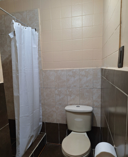 Bathroom 5, Travel House, Quito