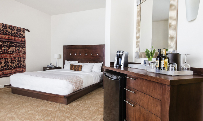 Bedroom 2, Metterra Hotel on Whyte, Division No. 11