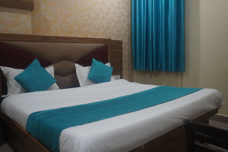 Bedroom 5, Hotel Rudreshwar, Hardwar
