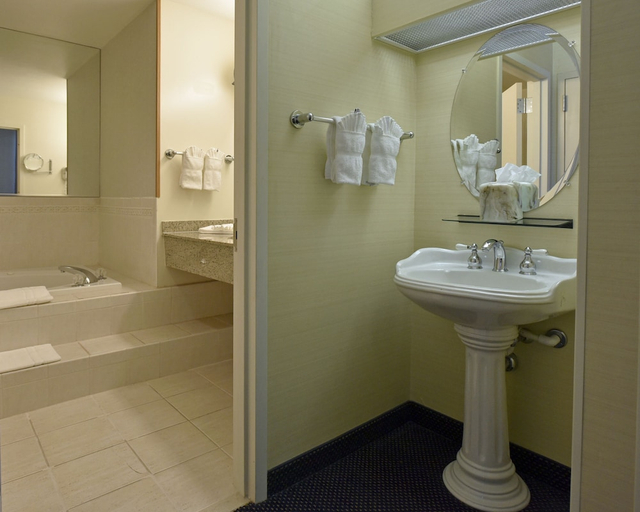 Bathroom, Maron Hotel And Suites, Fairfield