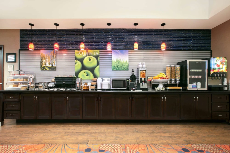 Food & Drinks 5, La Quinta Inn & Suites by Wyndham Denton - University Drive, Denton