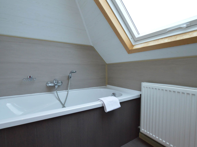 Bathroom 4, Spacious Home With Garden, Liège