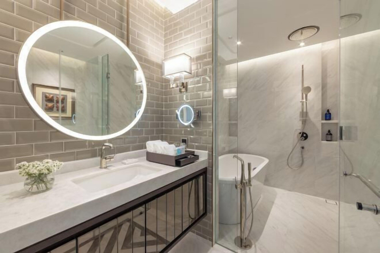 Bathroom 16
