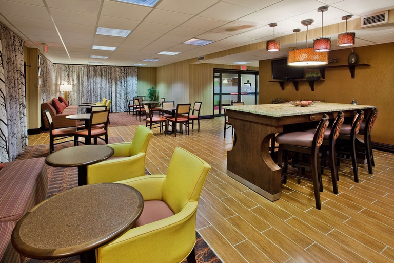 Food & Drinks 5, Hampton Inn Commerce, Banks
