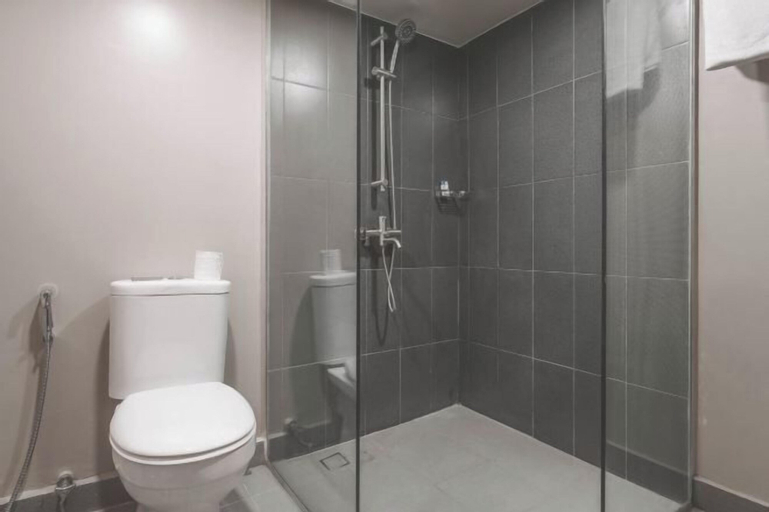 Bathroom 11