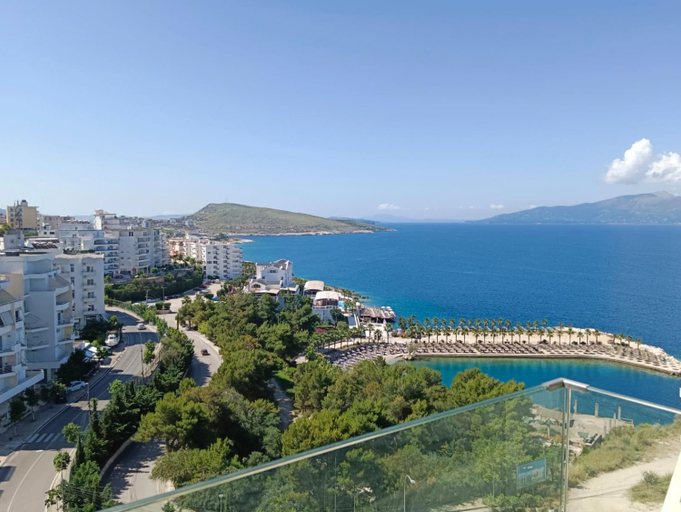 Others 4, Golden Star 1, Sarandës