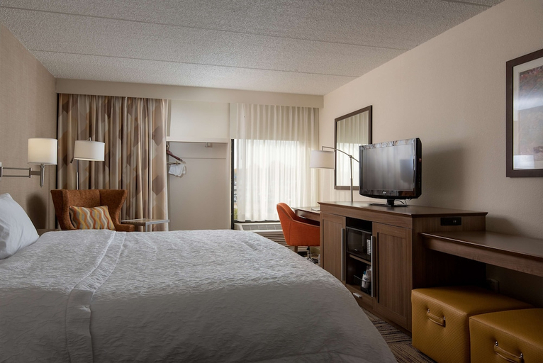 Bedroom 3, Hampton Inn Commerce, Banks