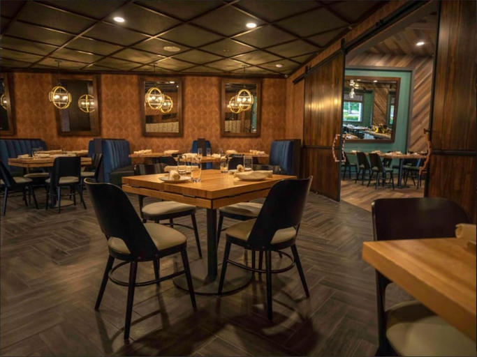 Food & Drinks 5, DoubleTree Suites by Hilton & Conf Ctr Chicago, Dupage