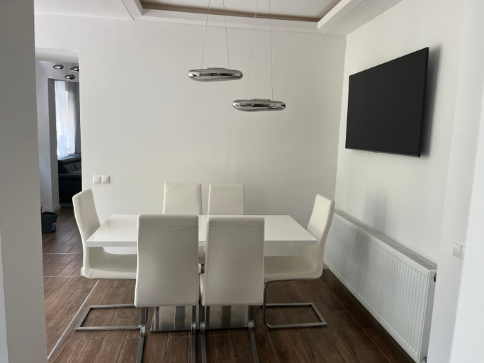 Others 2, Bagoly Apartman, Eger