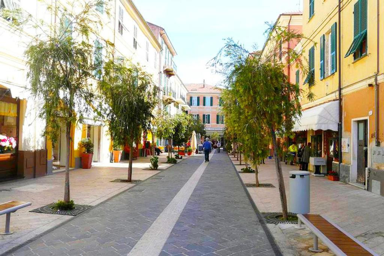 Exterior & Views 5, Casa Vacanza Marina, in pieno centro a pochi passi dal mare e con aria condizionata!, Imperia