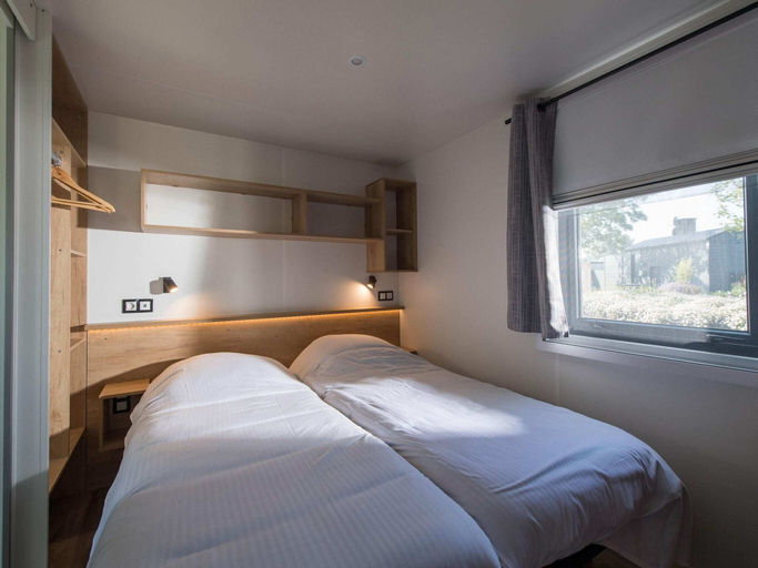 Room amenity, Cozy Chalet with Dishwasher near Lake, Buren