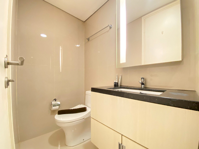 Bedroom 2, Comfort and Simply Look Studio Marquis de Lafayette Apartment By Travelio, Semarang
